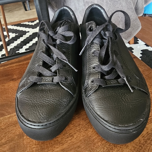 UGG black sneakers. Women's size 8. - Picture 4 of 5